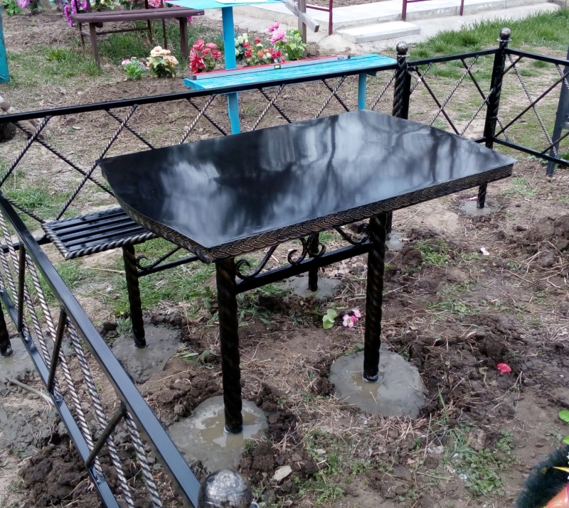 Стол и лавочка 9