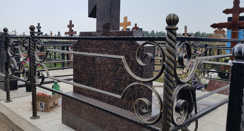 Ограда железная 11